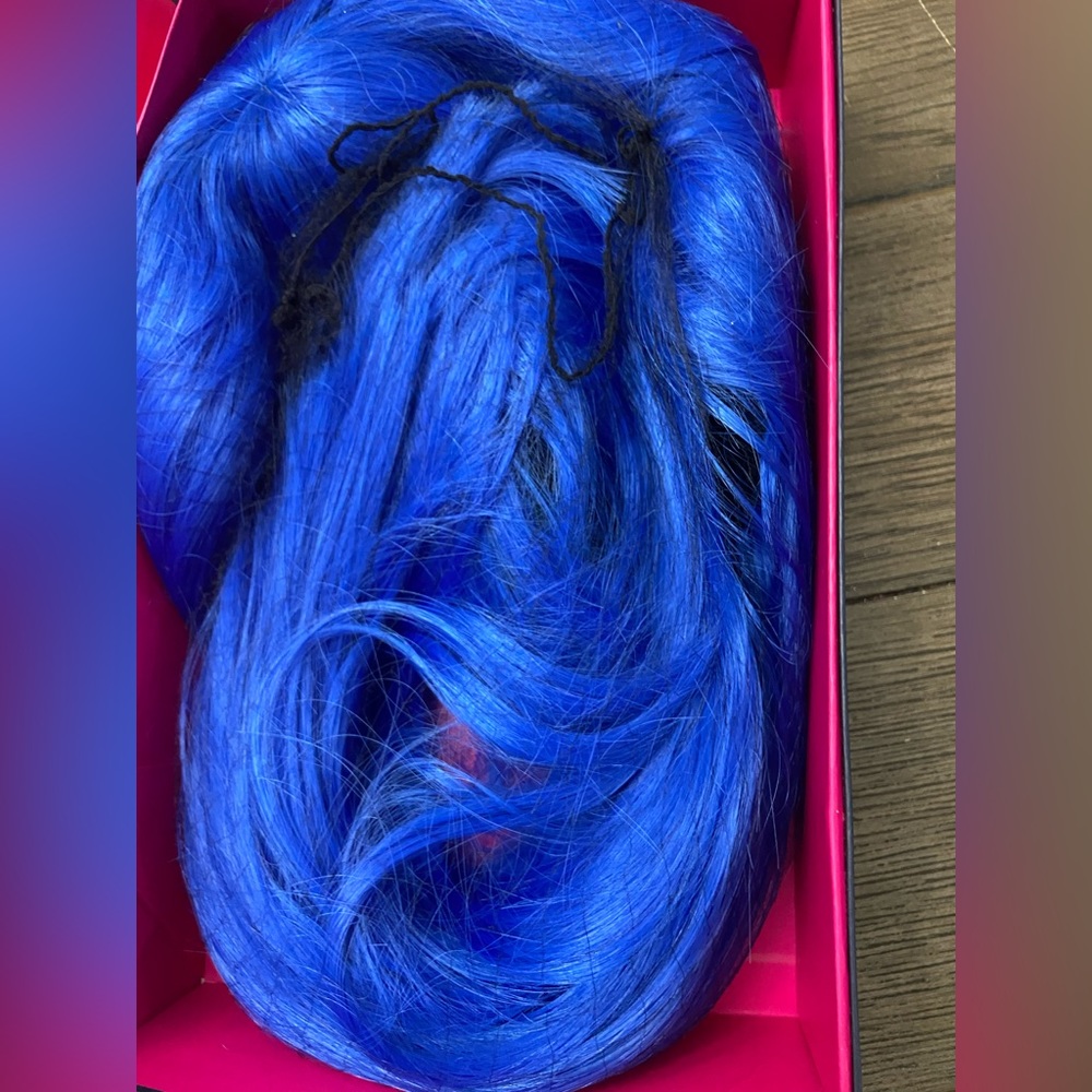 Neon blue wig - Picture 2 of 4
